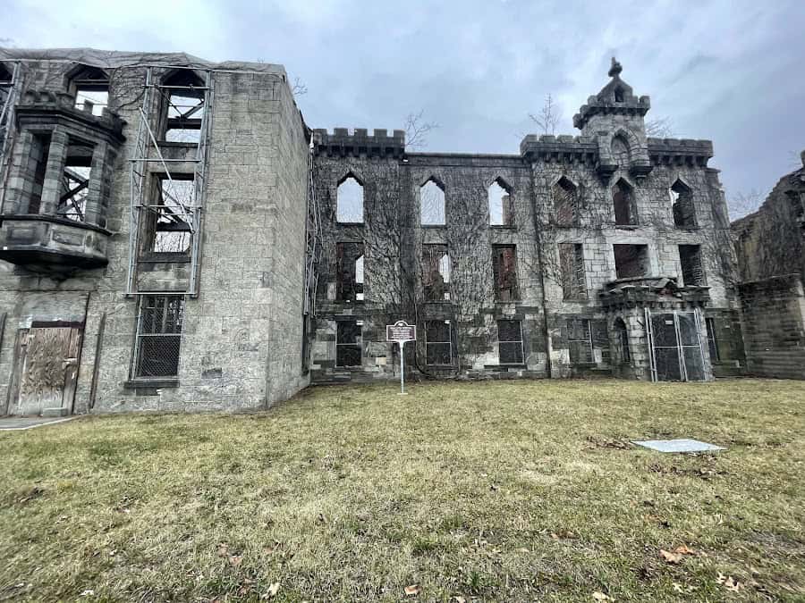 Smallpox Memorial Hospital